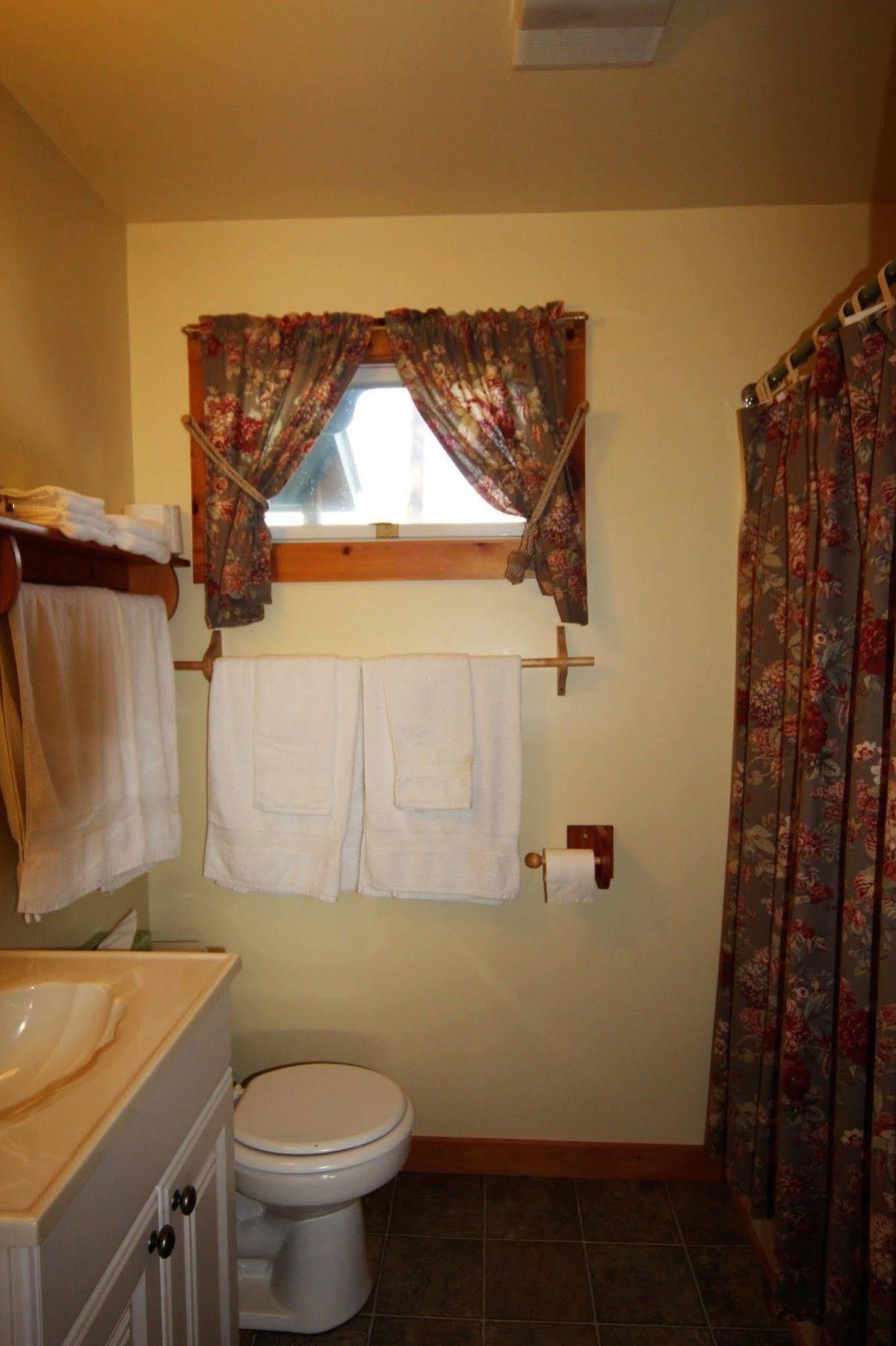 Blue Gentian Lodge At Magic Mountain Londonderry Екстериор снимка