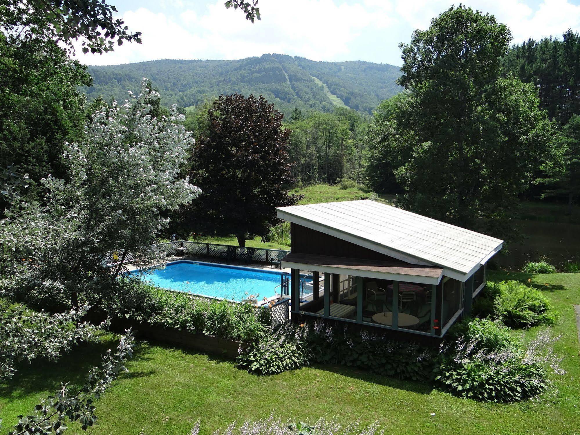 Blue Gentian Lodge At Magic Mountain Londonderry Екстериор снимка