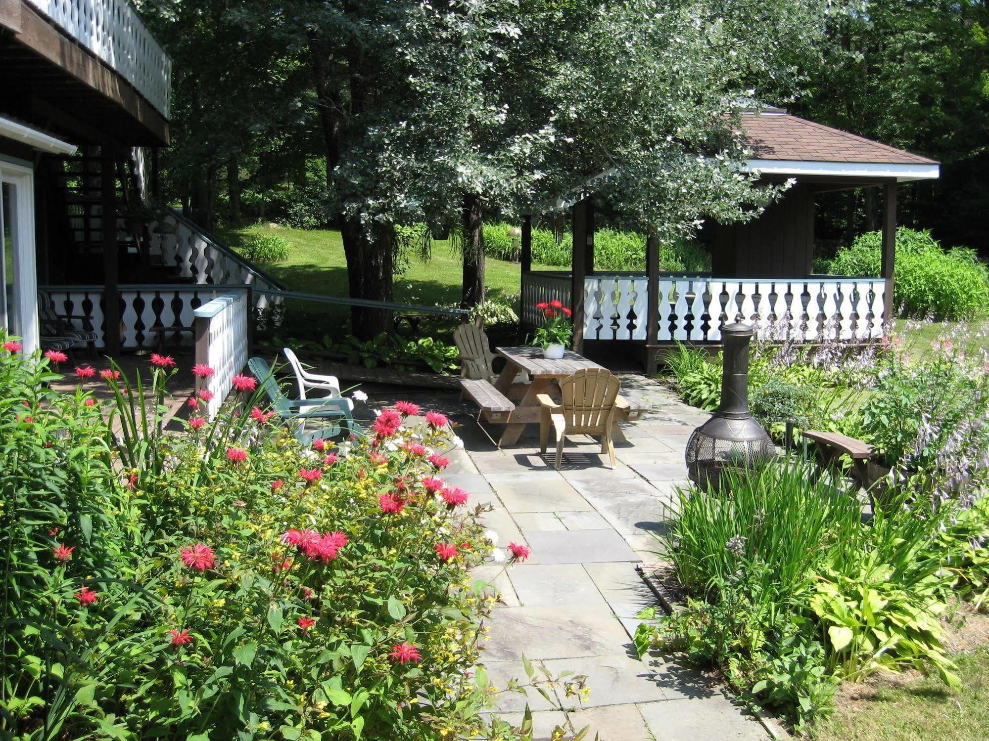 Blue Gentian Lodge At Magic Mountain Londonderry Екстериор снимка
