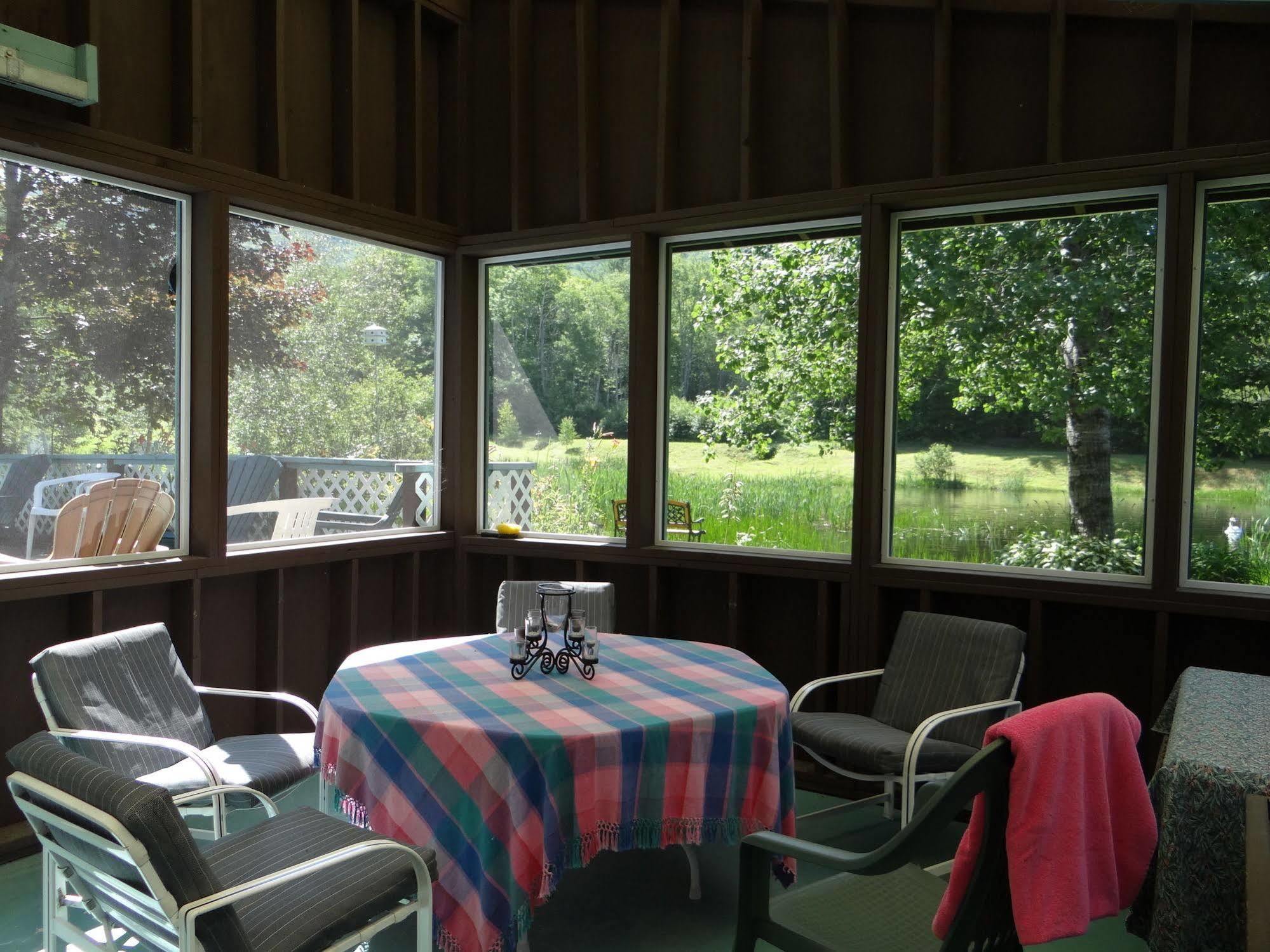 Blue Gentian Lodge At Magic Mountain Londonderry Екстериор снимка