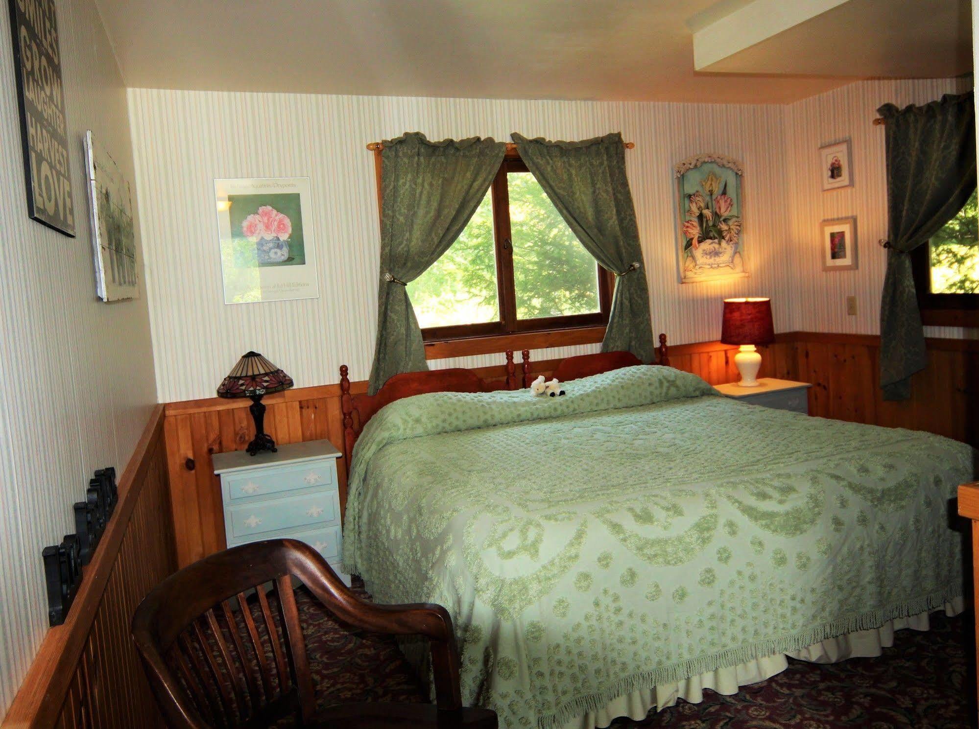 Blue Gentian Lodge At Magic Mountain Londonderry Екстериор снимка