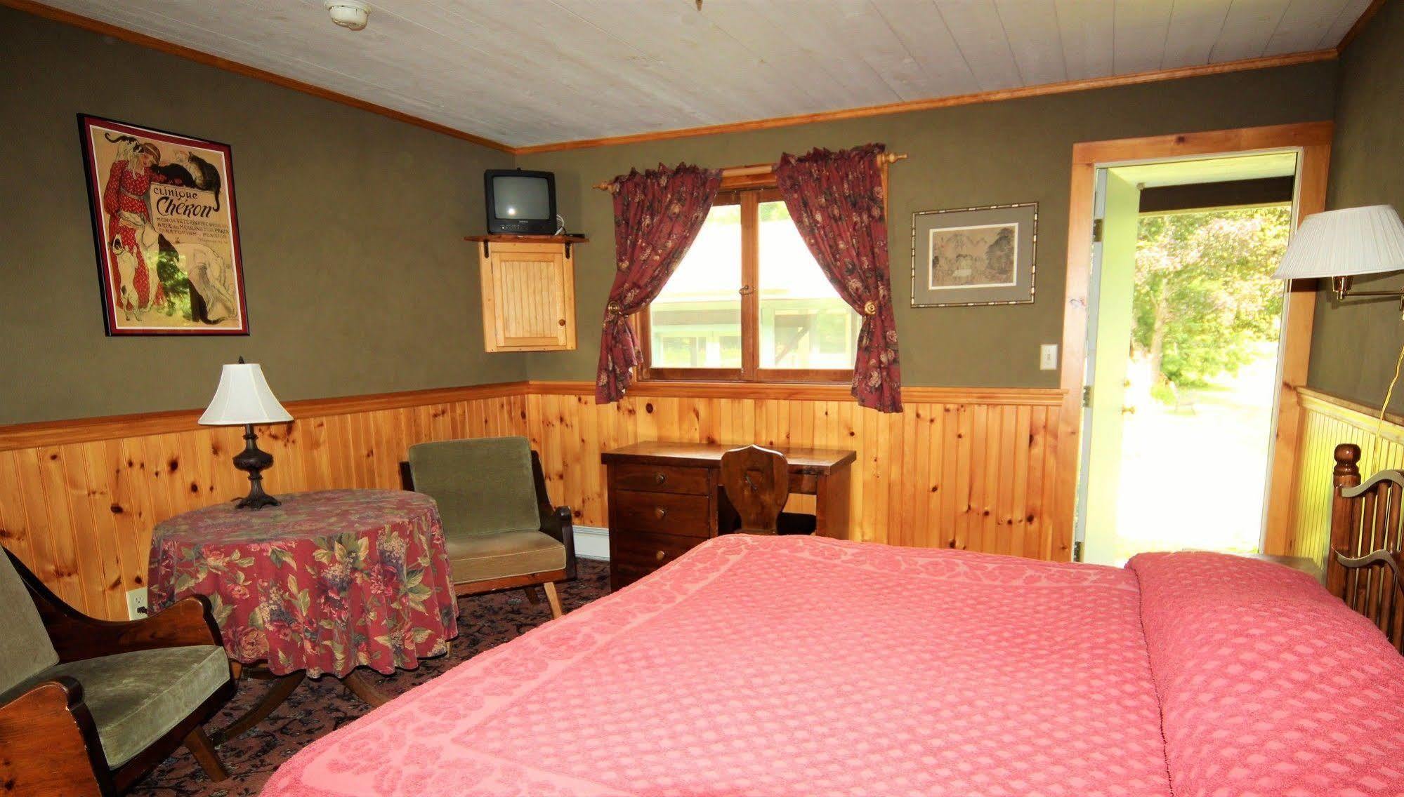 Blue Gentian Lodge At Magic Mountain Londonderry Екстериор снимка
